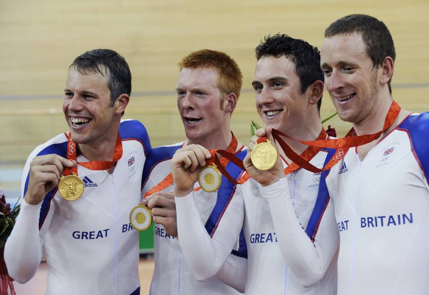 Pechino 2008, da sinistra Paul Manning. Ed Clancy, Geraint Thoms e Bradley Wiggins conquista l’oro nell’inseguimento a squadre (Afp) 